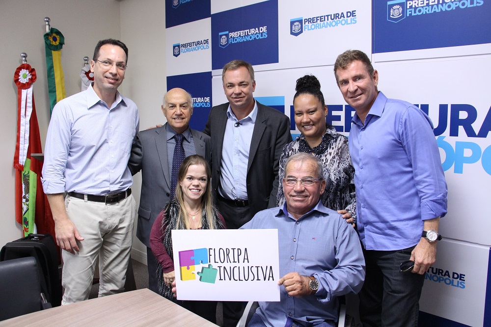 Marcelo Vaz, Anibal Dib Mussi, LianaLiana Cristina Hone, José Roberto Leal, Lisiane Bueno e Jo]ao Batista Nunes.