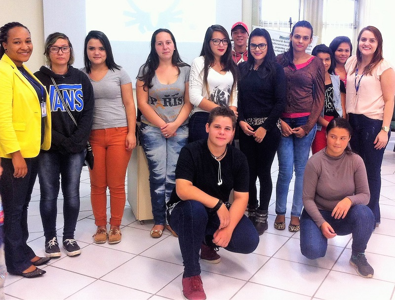 30 jovens foram agraciados pela ação.