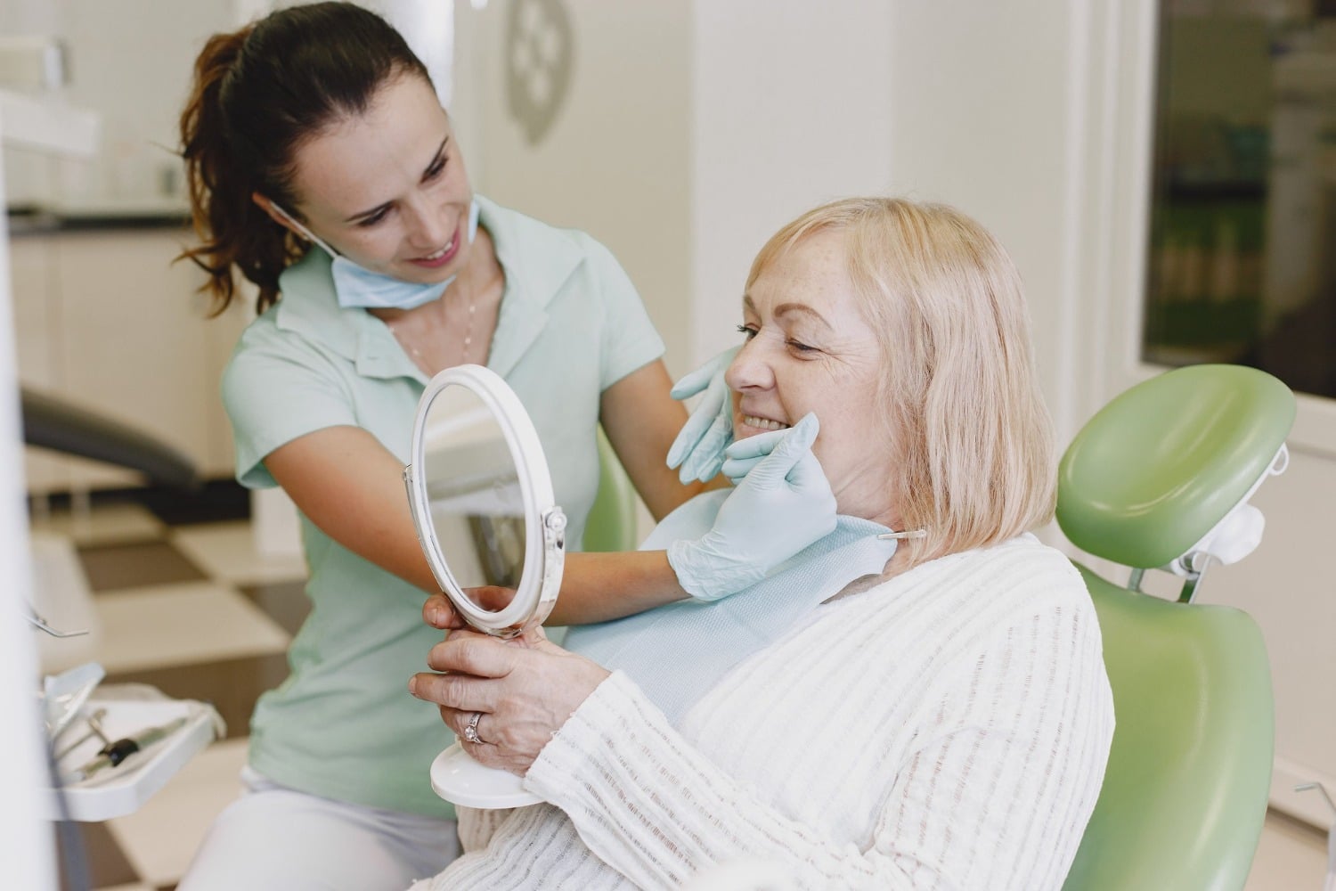 implante dentário guiado
