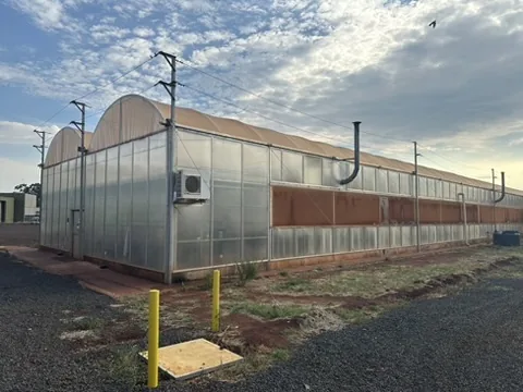 Casa de vegetação de centro de pesquisa com sistemas de controle climático