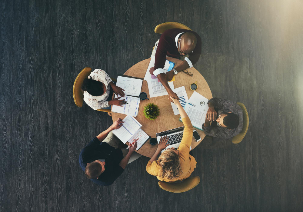 Equipe de gestão de sindicato realizando o mapeamento de dados para adequação à LGPD