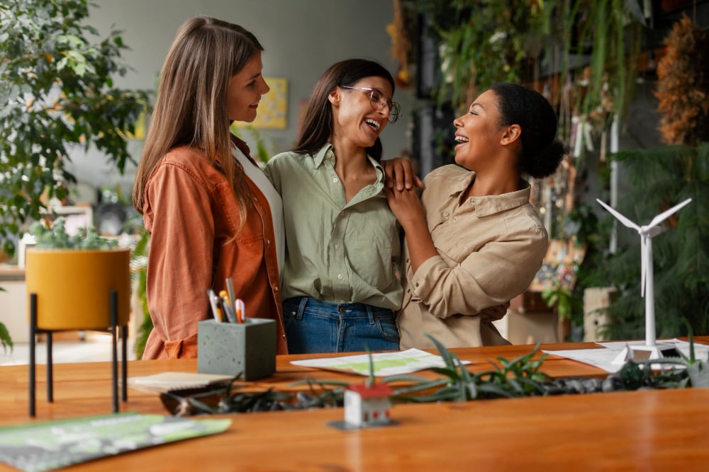 Benefícios e capacitações promovidas por entidades de classe como cursos e palestras.