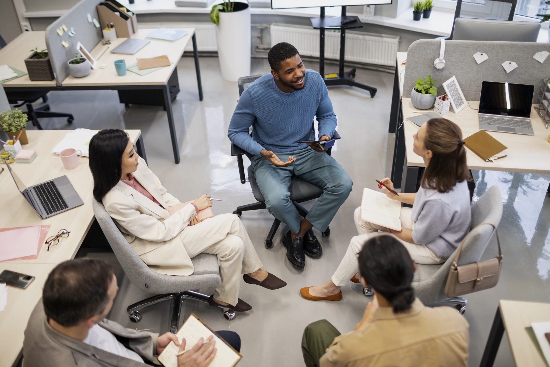 medium-shot-people-learning-together