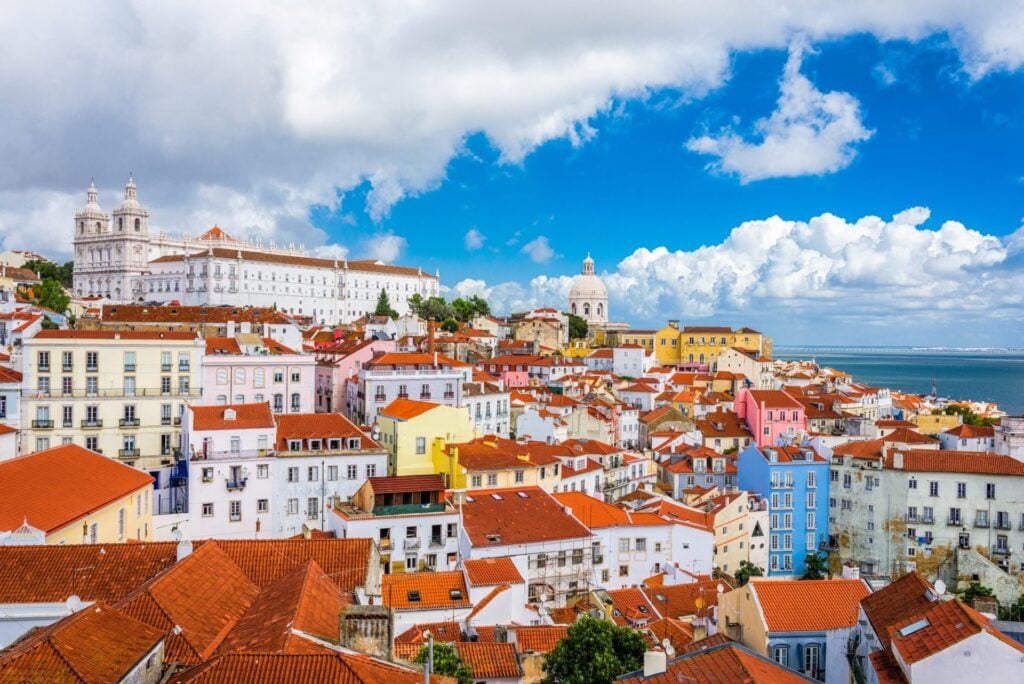 10o-DIA-lisbon-portugal-city-skyline-scaled