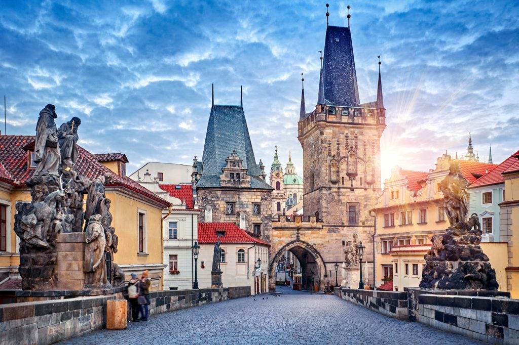 10°-DIA-PRAGA-AdobeStock_189190275-1024x682