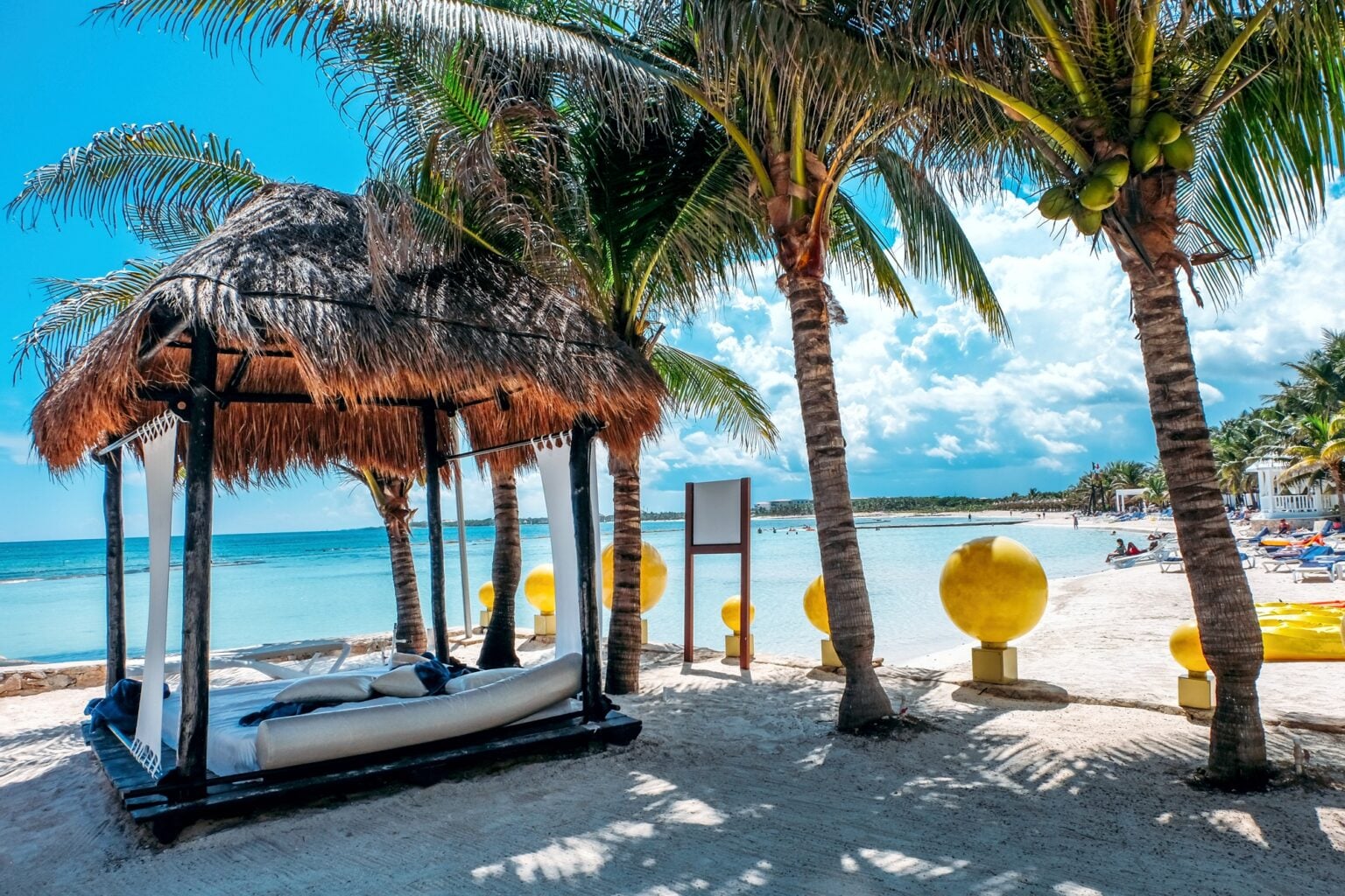 13º DIA - bali-bed-on-tropical-white-sandy-beach-blue-ocean-2022-11-16-19-07-03-utc