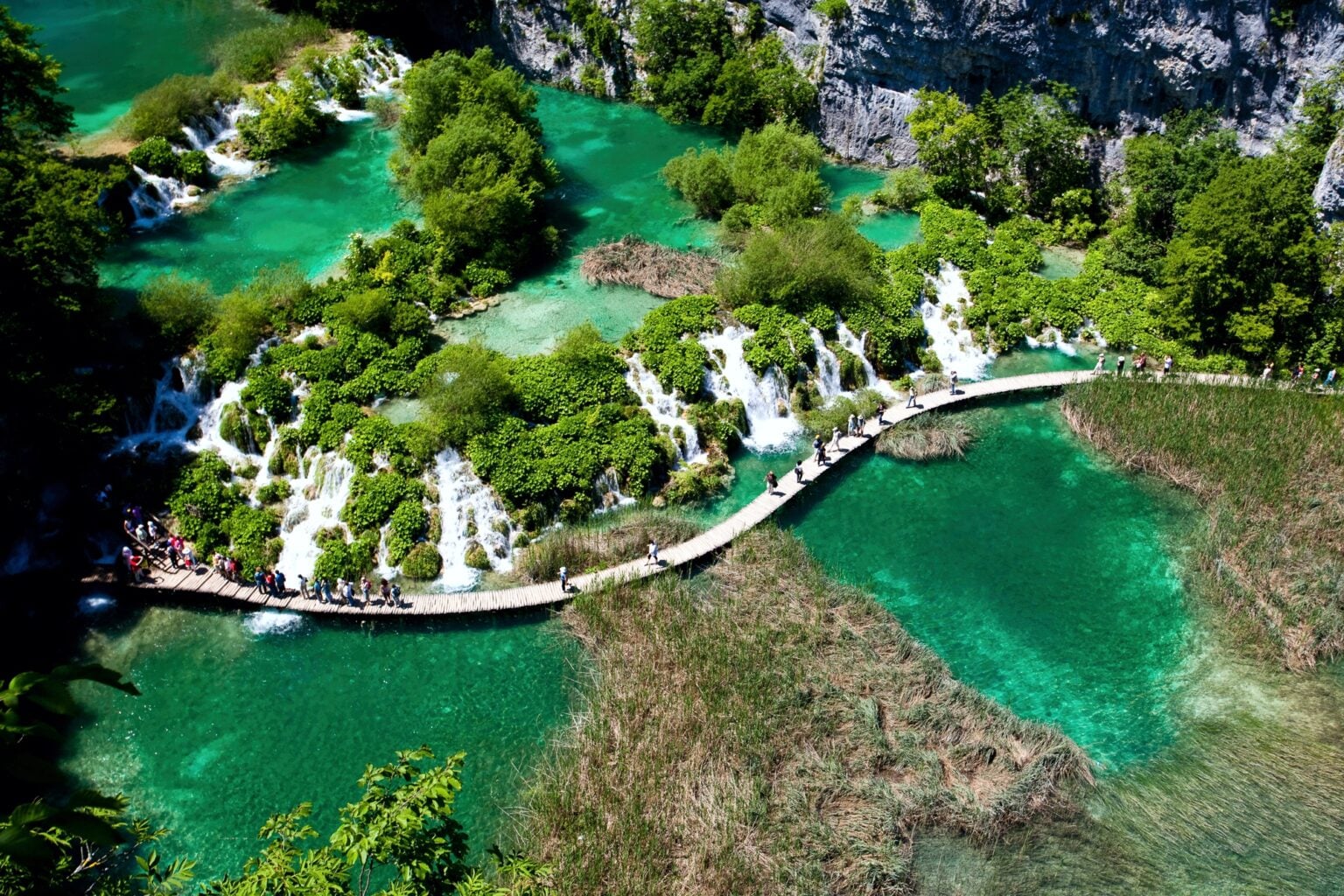 Breathtaking view in the Plitvice Lakes National Park (Croatia) beautiful Landscape SSUCv3H4sIAAAAAAAACpyRy24DIQxF95X6DyPWGWleaUh/JerCPGYGhUAETKsqyr/XwBCx7g4f29e+5vH+1jSEgVecfDaPGGGstN58cBCUNYi7w86dNEK6mkihgnUKdA0ZBL4auEmEZtM64mdKEh8gbF76OGxHHIJcUCPDl0Te6JLjpiRSEjswRcihYn5jiRWUxf/VmR9fxQ0s0vDftHBlxEktIRu55FJy/QnS3WprsAllK1ffloOOBWOldHeKK7NUbTas6cqljdvNBBdXeG1OtLV3YDqeeEZNWfgK3mO5KLwaxPFP7a2aY2xIBnZVIvAnYtiPw/BBp46OlA4nOvbdXpB/b1Wok9YpQhjzqxK1dRU3IJSdBwmnYzvSY9dOXMztmfXQjv009HM3M+gHPPzzDwAA//8DAIDPfdeHAgAA