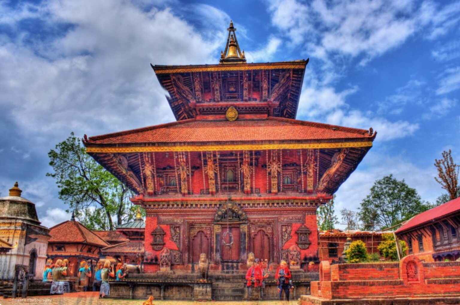 010° DIA - Private_Half-Day_Bhaktapur_and_Changu_Narayan_Temple_Tour-1024x638