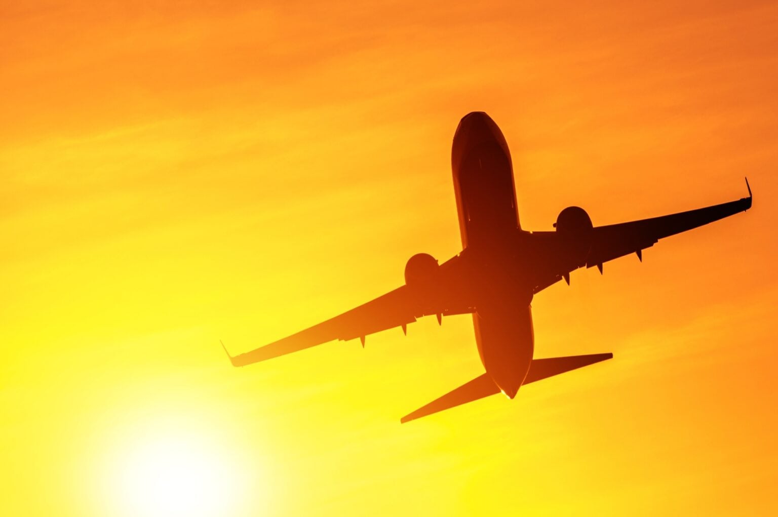 015° DIA - VOO - airplane-taking-off-in-the-sun-2023-11-27-05-31-44-utc
