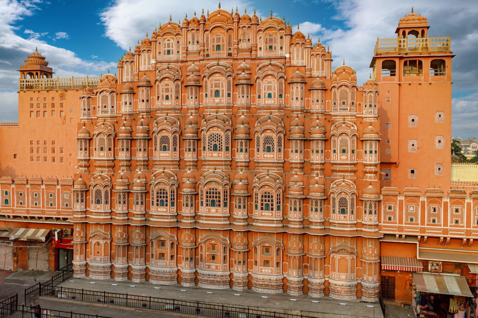 6º DIA - PALÁCIO DOS VENTOS - hawa-mahal-palace-of-winds-or-palace-of-breez-is-2023-11-27-05-20-05-utc