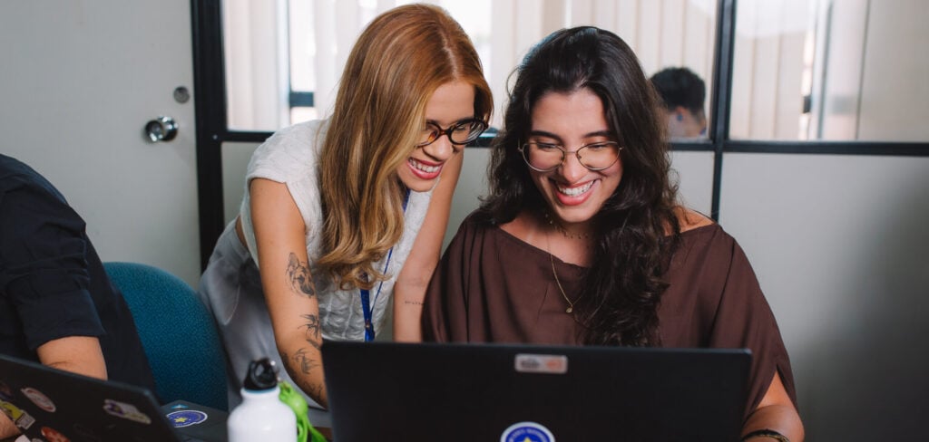 Como estruturar um workflow de aprovação de notas fiscais sem e-mail e sem planilha?